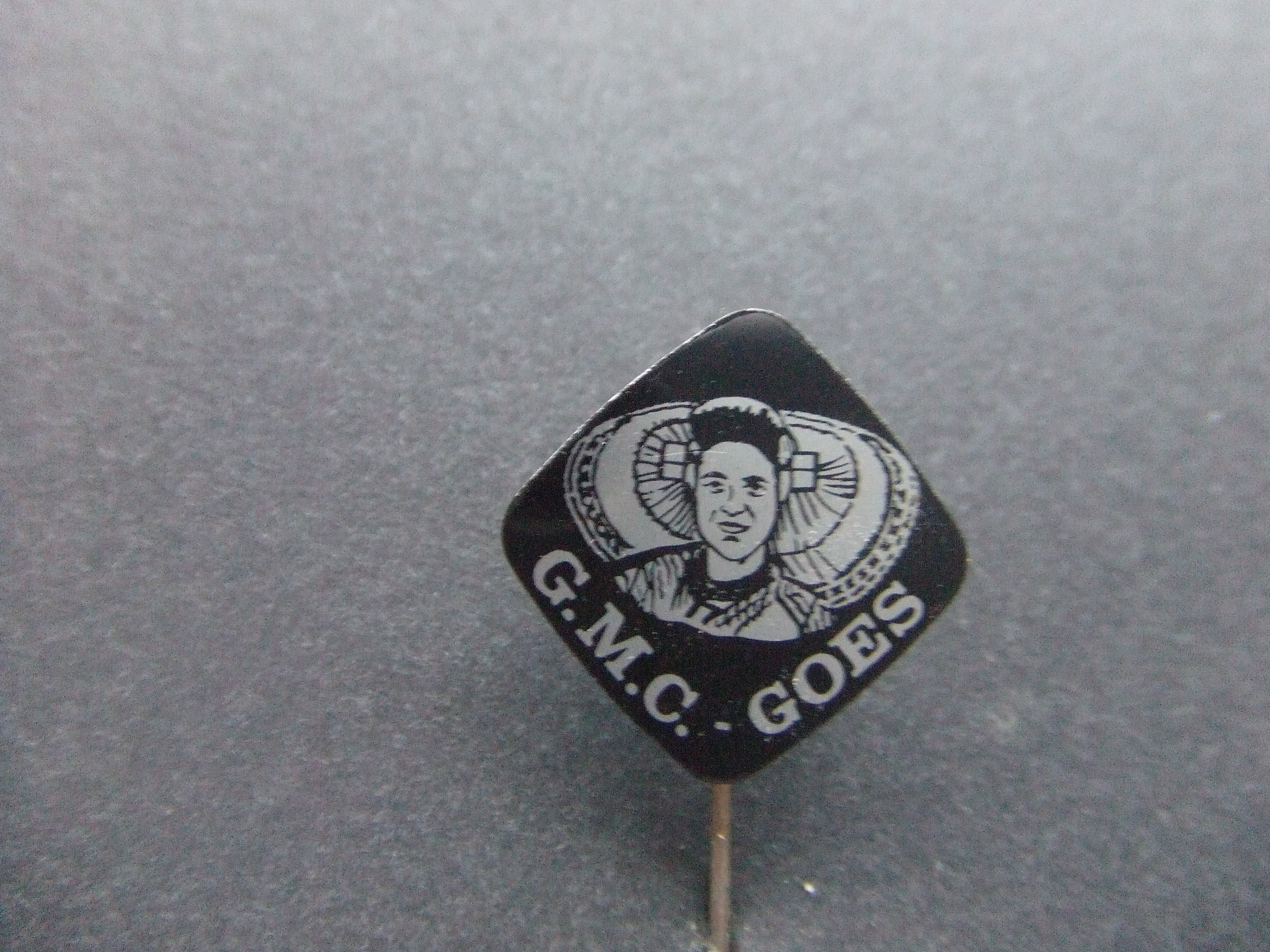 G.M.C.Goes(Goese Middenstands Centrale) vrouw in zeeuwse klederdracht